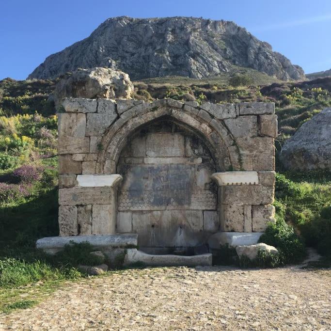 Aνεξάρτητη Παραδοσιακή Πέτρινη Κατοικία Corinth Luaran gambar