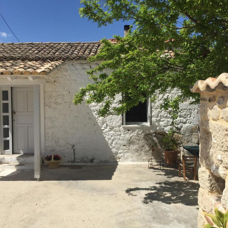Aνεξάρτητη Παραδοσιακή Πέτρινη Κατοικία Corinth Luaran gambar